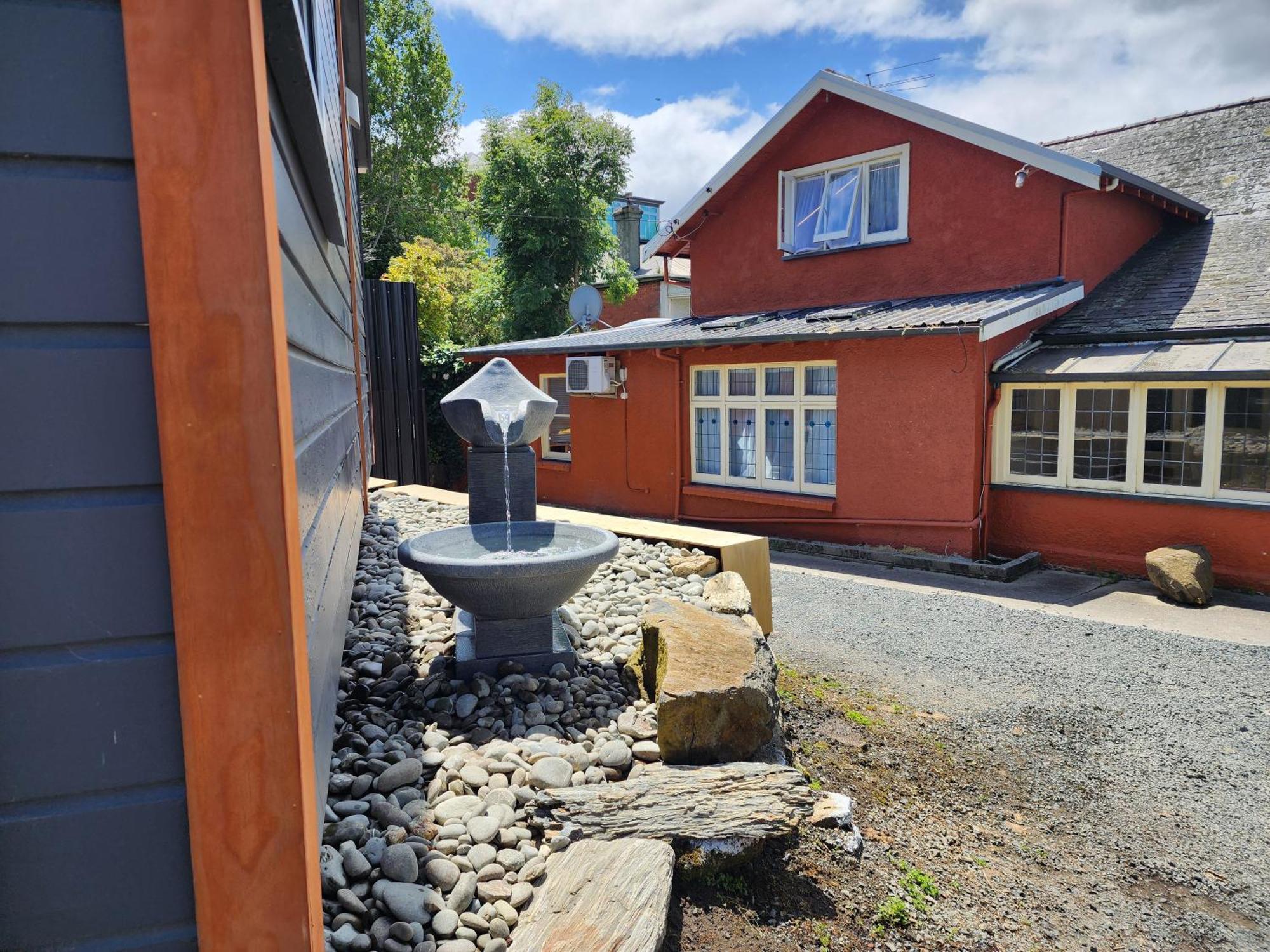 A Stone'S Throw From Town Main House Hotel Dunedin Exterior photo